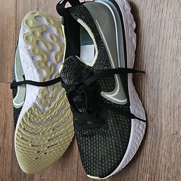 Nike womens infinity react black yellow and green size 8.5 - Picture 4 of 6